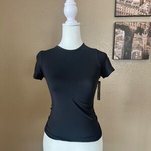SKIMS Soft Smoothing Seamless T-shirt Size: Small